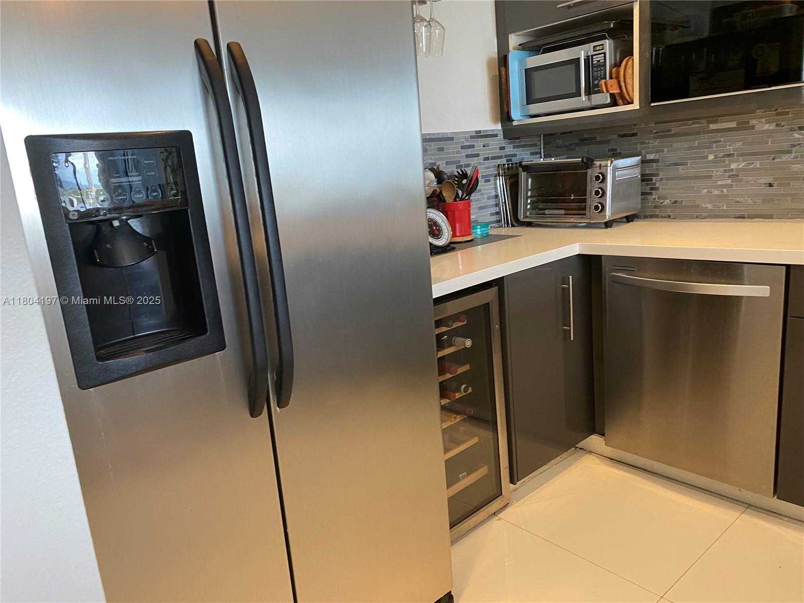 Small Image of 6900 BAY DR #10E, Miami Beach Number 15