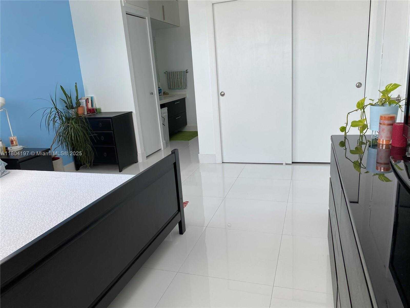 Small Image of 6900 BAY DR #10E, Miami Beach Number 21