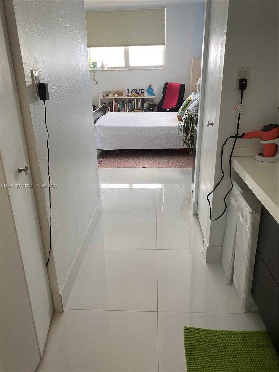 Small Image of 6900 BAY DR #10E, Miami Beach Number 27