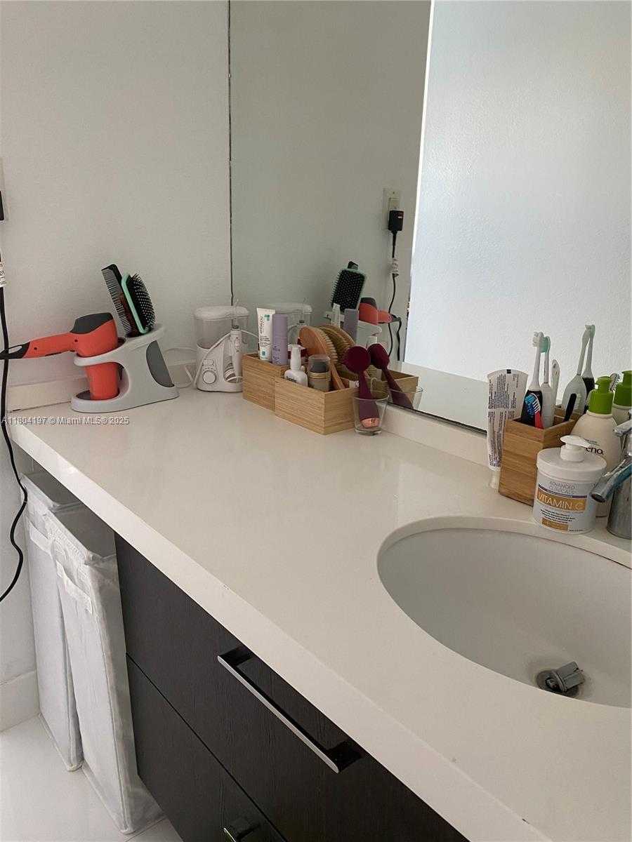 Small Image of 6900 BAY DR #10E, Miami Beach Number 29