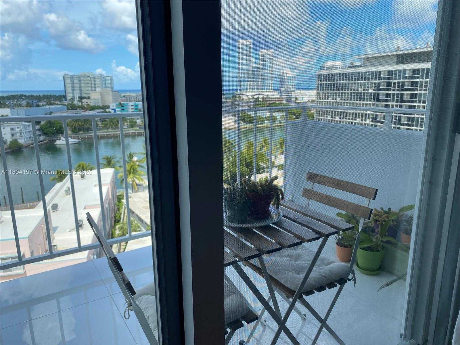 Small Image of 6900 BAY DR #10E, Miami Beach Number 3