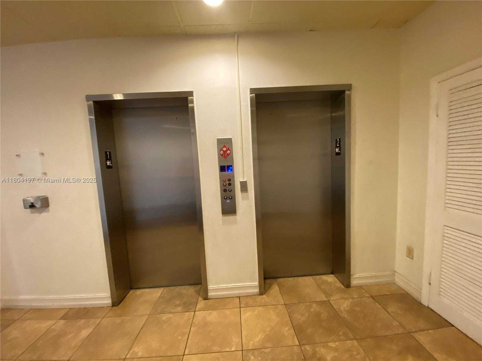 Small Image of 6900 BAY DR #10E, Miami Beach Number 35