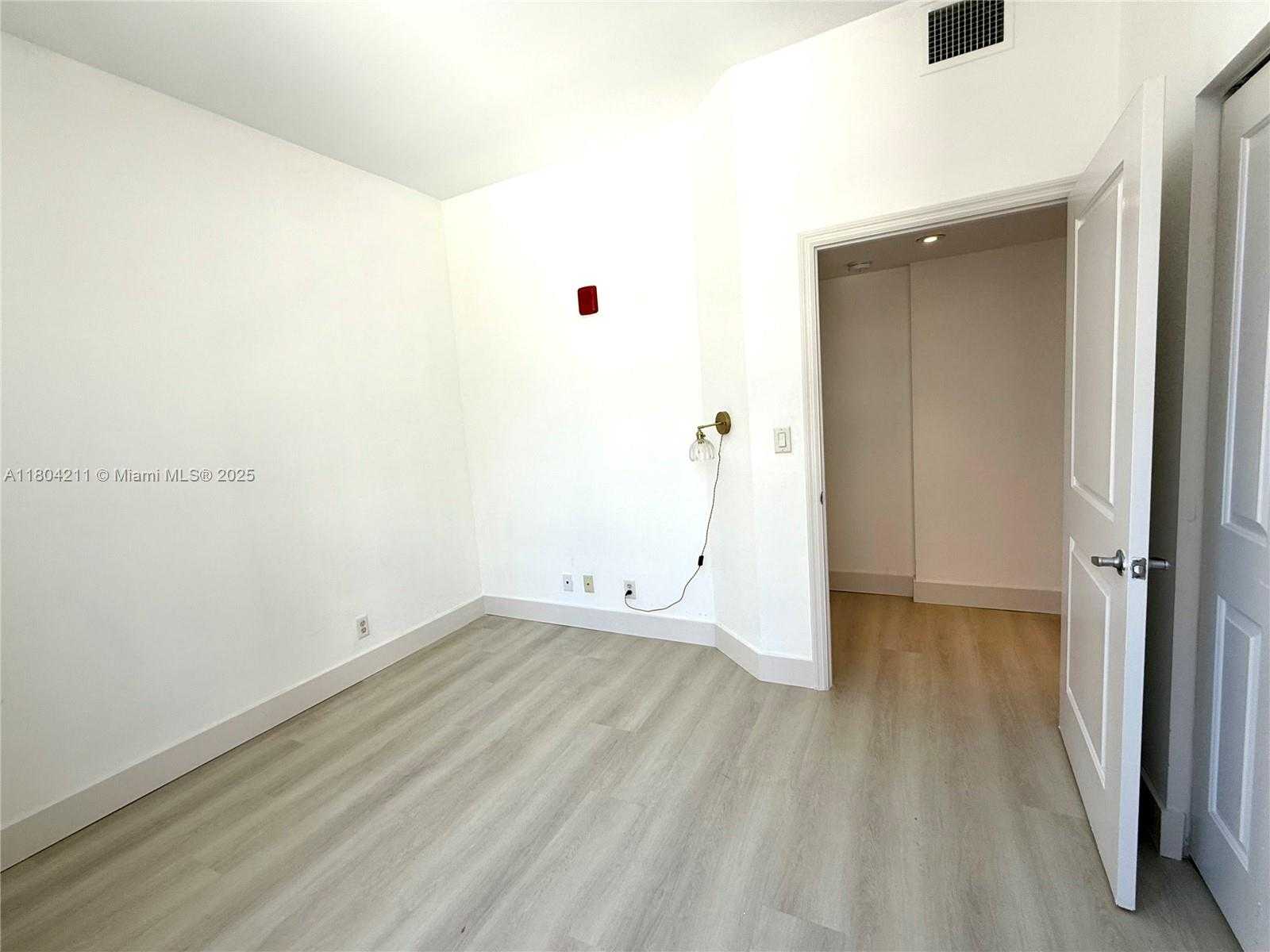 Small Image of 111 EAST FLAGLER ST #805, Miami Number 18
