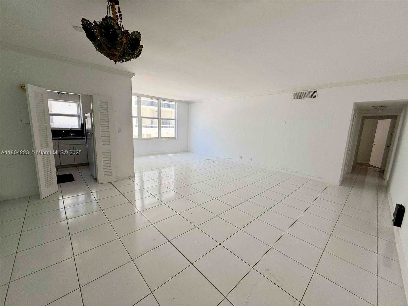 Small Image of 4747 COLLINS AVE #207, Miami Beach Number 3
