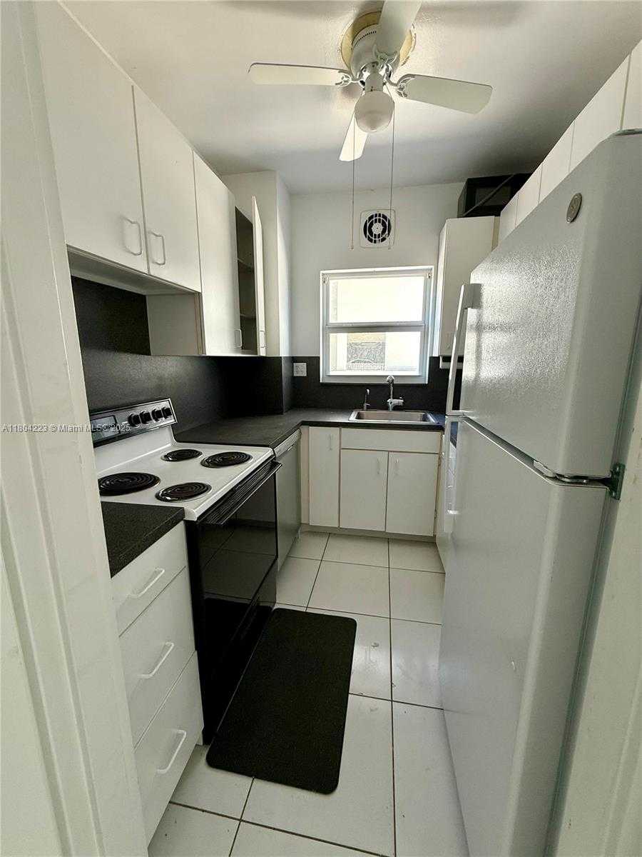 Small Image of 4747 COLLINS AVE #207, Miami Beach Number 6