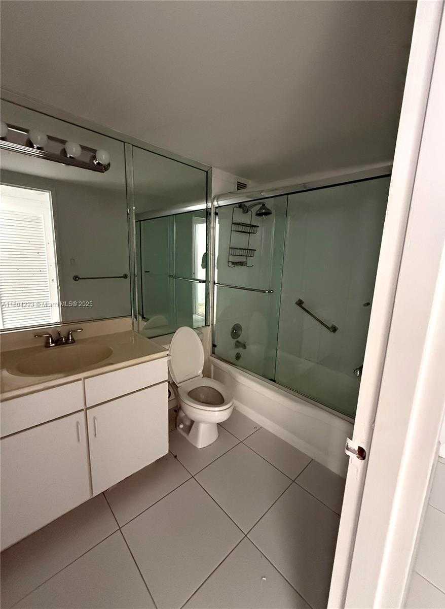 Small Image of 4747 COLLINS AVE #207, Miami Beach Number 7