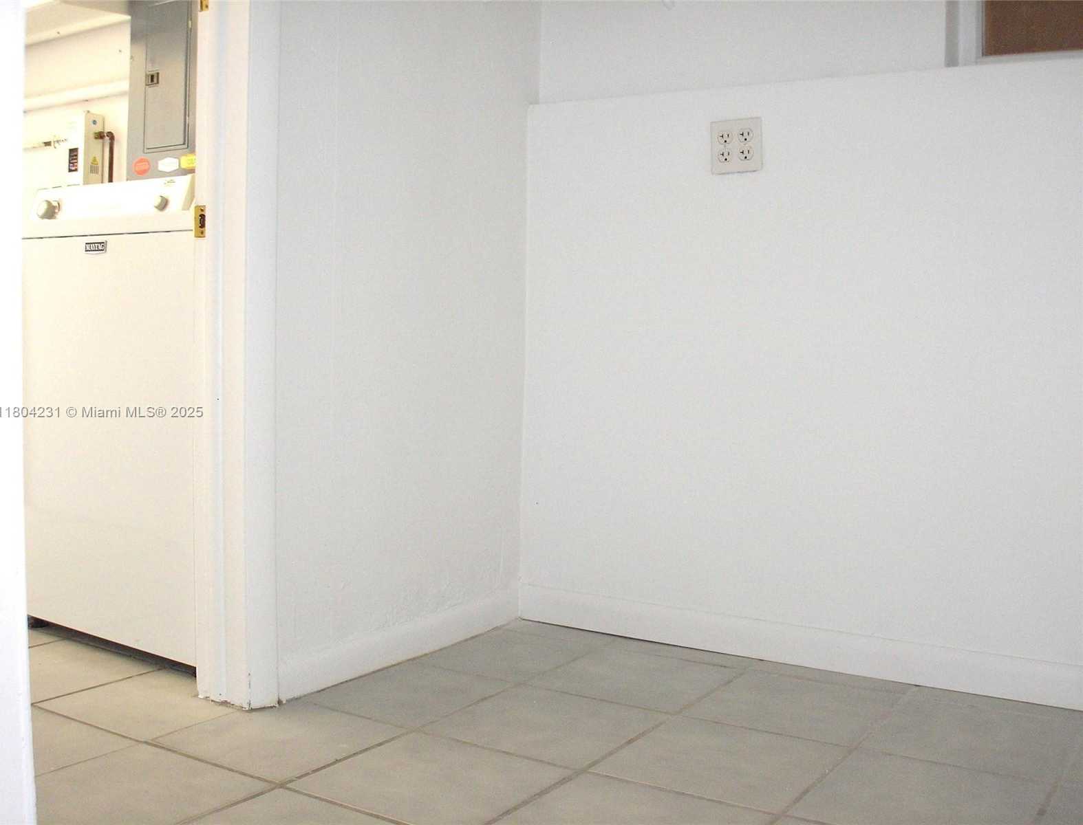 Small Image of 11111 SOUTH WEST 78TH CT, Pinecrest Number 12