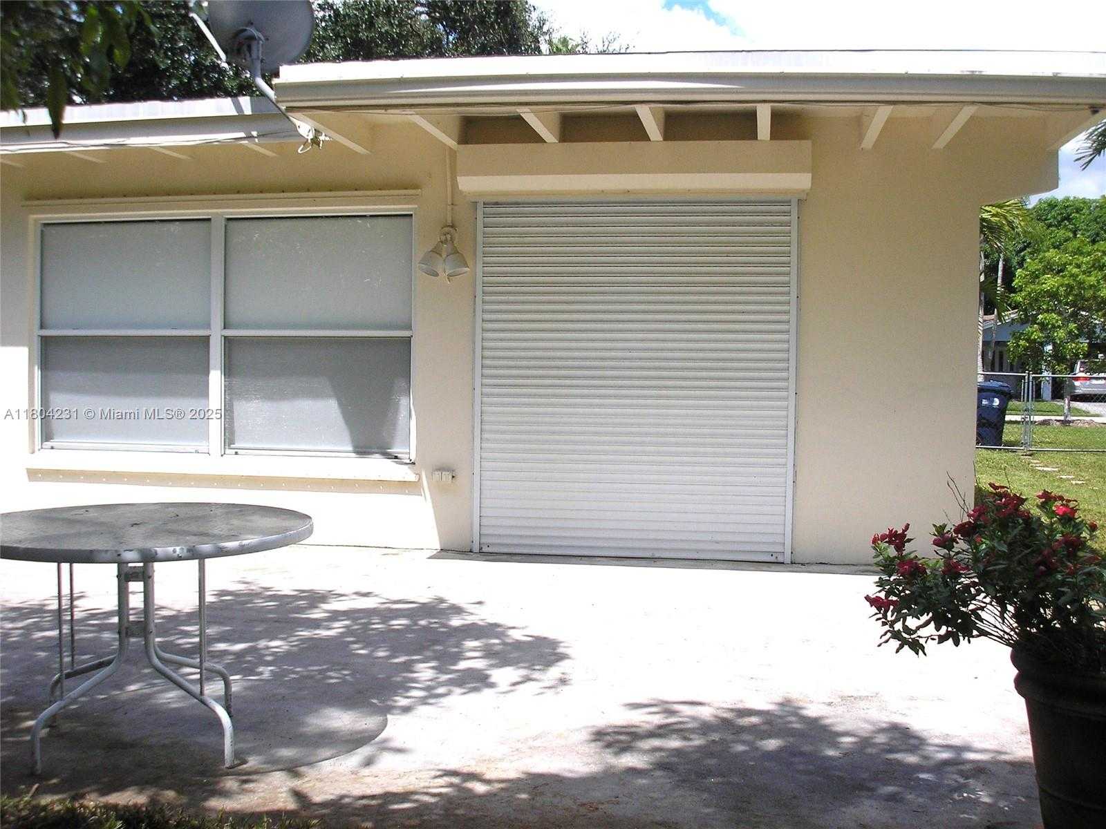 Small Image of 11111 SOUTH WEST 78TH CT, Pinecrest Number 13
