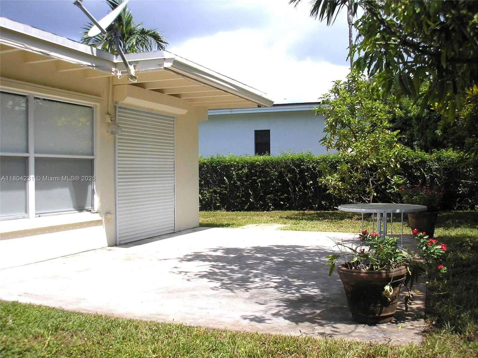 Small Image of 11111 SOUTH WEST 78TH CT, Pinecrest Number 14