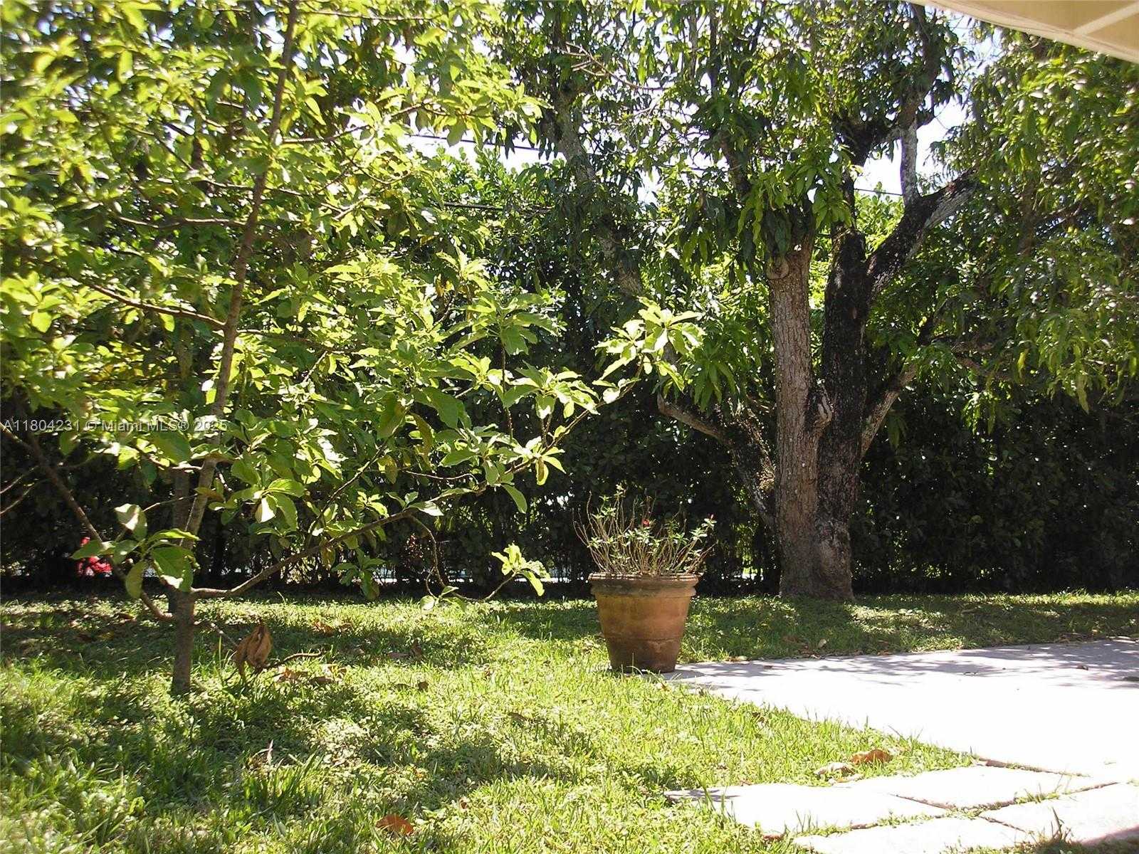 Small Image of 11111 SOUTH WEST 78TH CT, Pinecrest Number 16