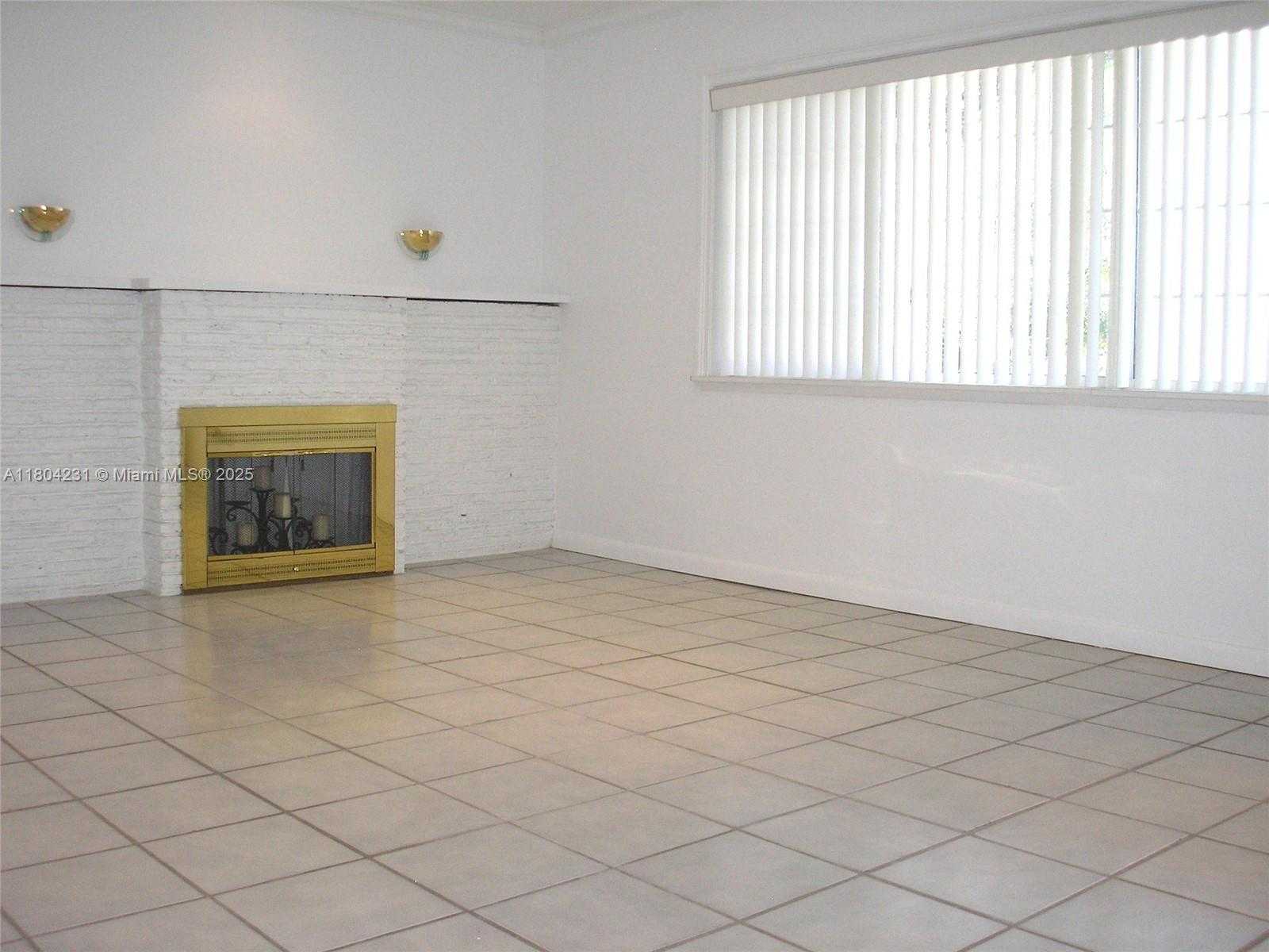 Small Image of 11111 SOUTH WEST 78TH CT, Pinecrest Number 2