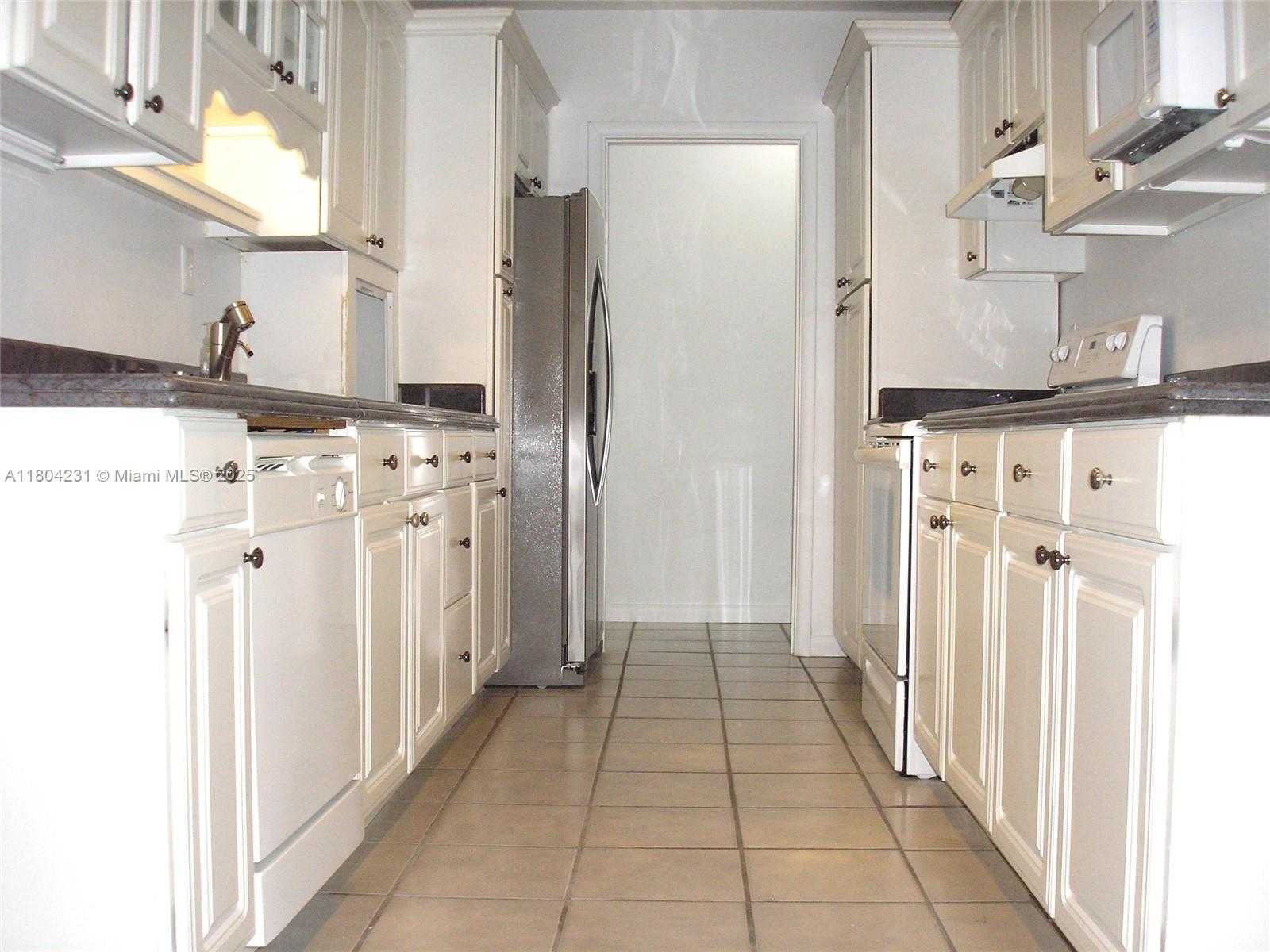 Small Image of 11111 SOUTH WEST 78TH CT, Pinecrest Number 3