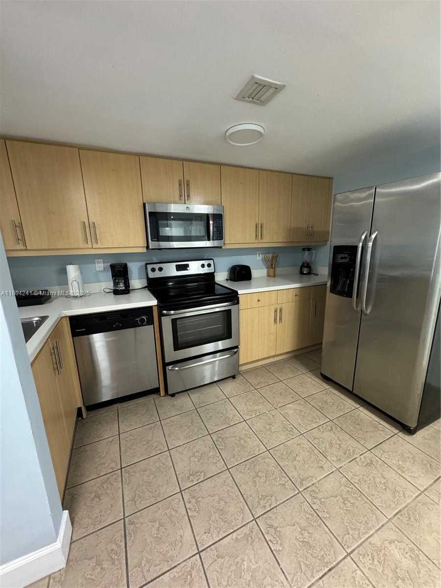 Small Image of 2951 SOUTH BAYSHORE DR #215, Miami Number 10