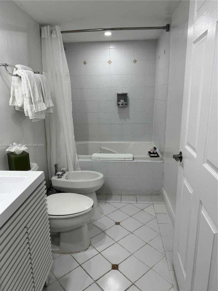 Small Image of 2951 SOUTH BAYSHORE DR #215, Miami Number 12
