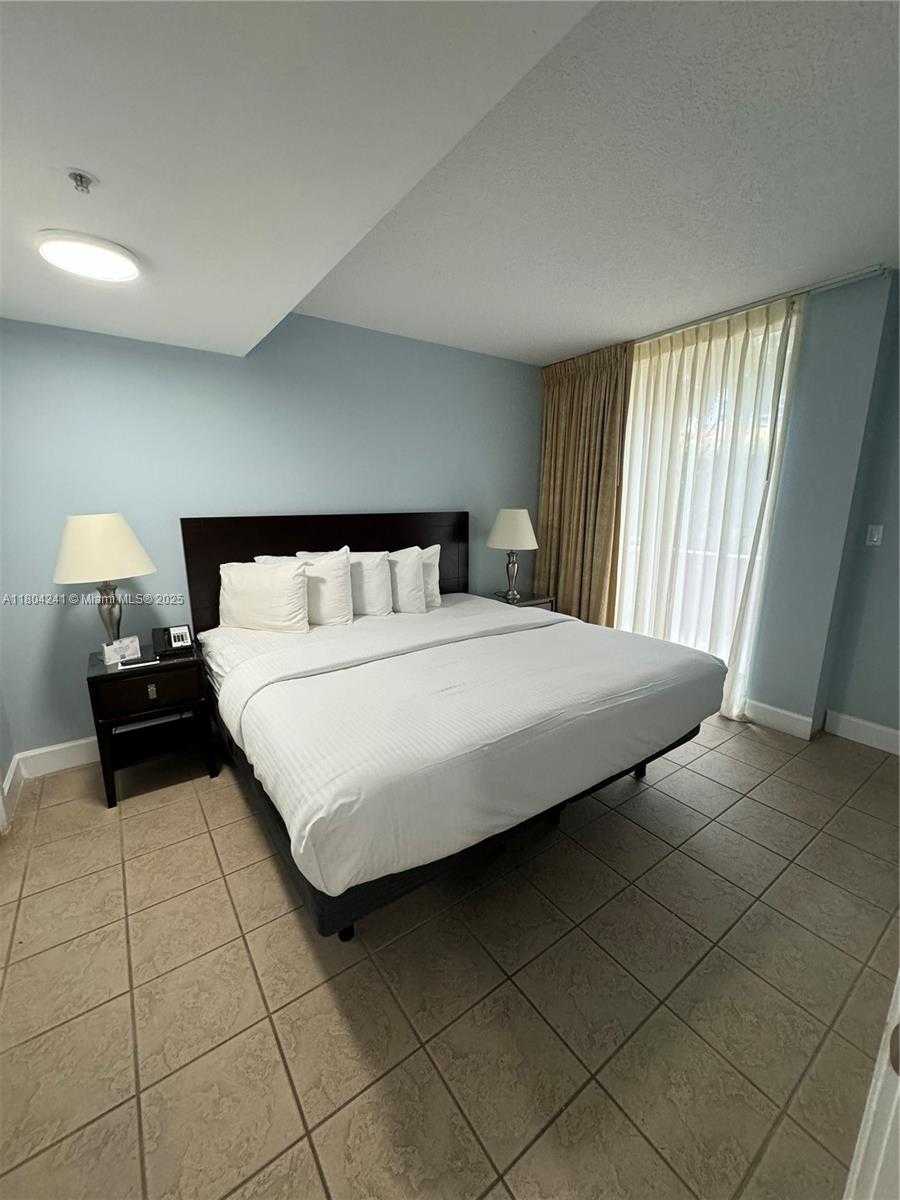 Small Image of 2951 SOUTH BAYSHORE DR #215, Miami Number 14