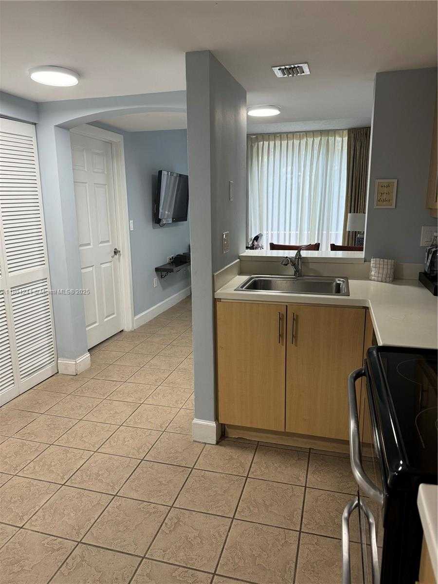 Small Image of 2951 SOUTH BAYSHORE DR #215, Miami Number 22