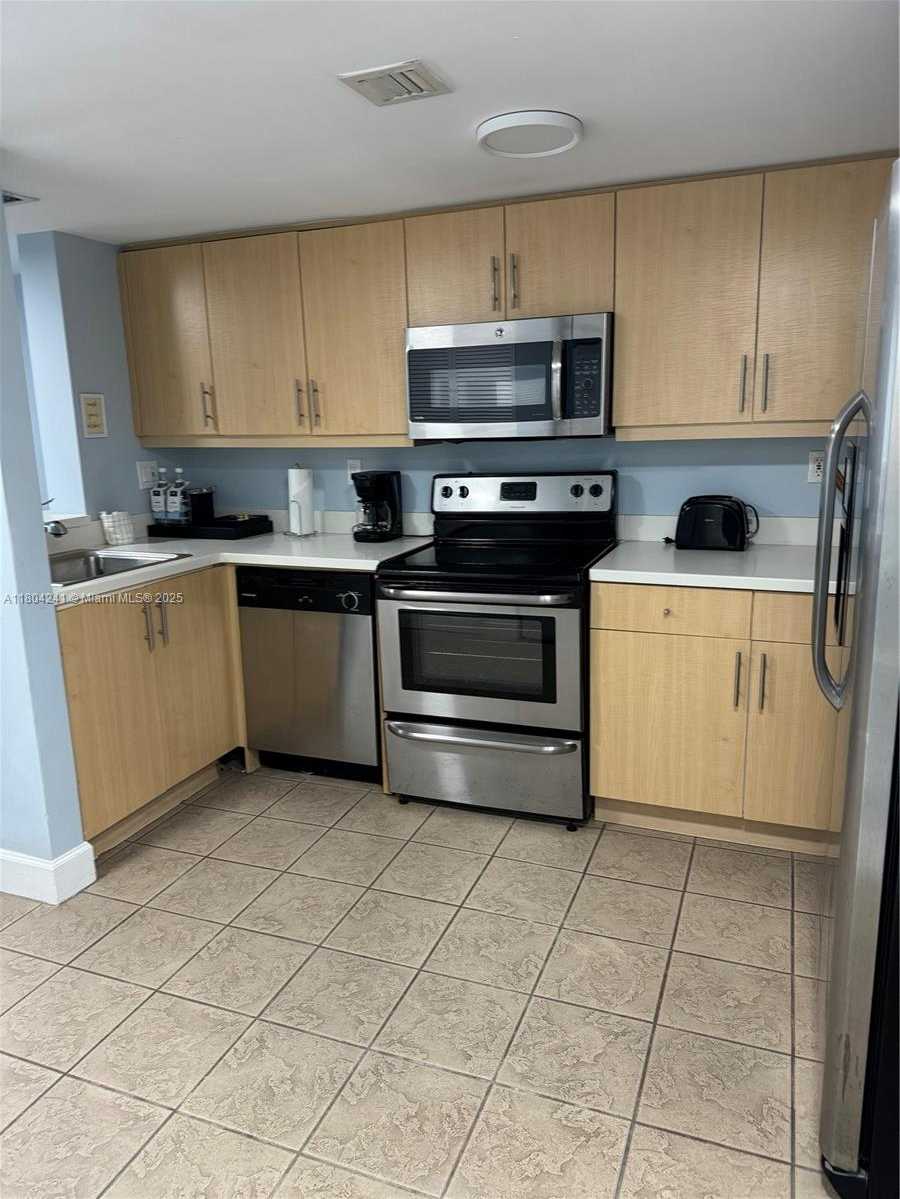 Small Image of 2951 SOUTH BAYSHORE DR #215, Miami Number 8
