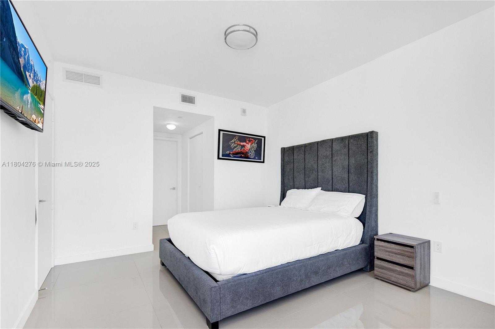Small Image of 488 NE 18th St, Miami, FL 33132, USA Number 18