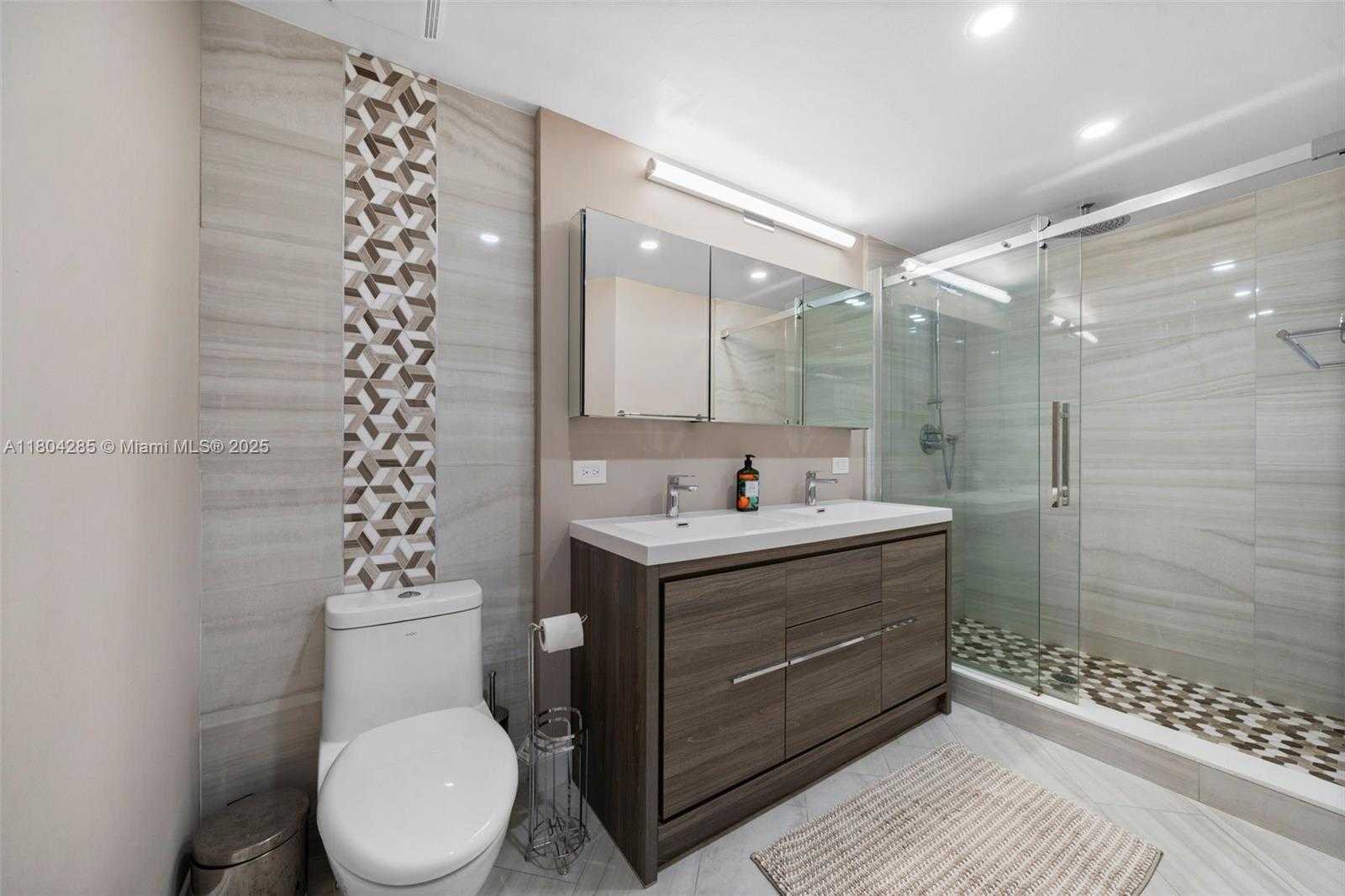 Small Image of 17150 NORTH BAY RD #2913, Sunny Isles Beach Number 12