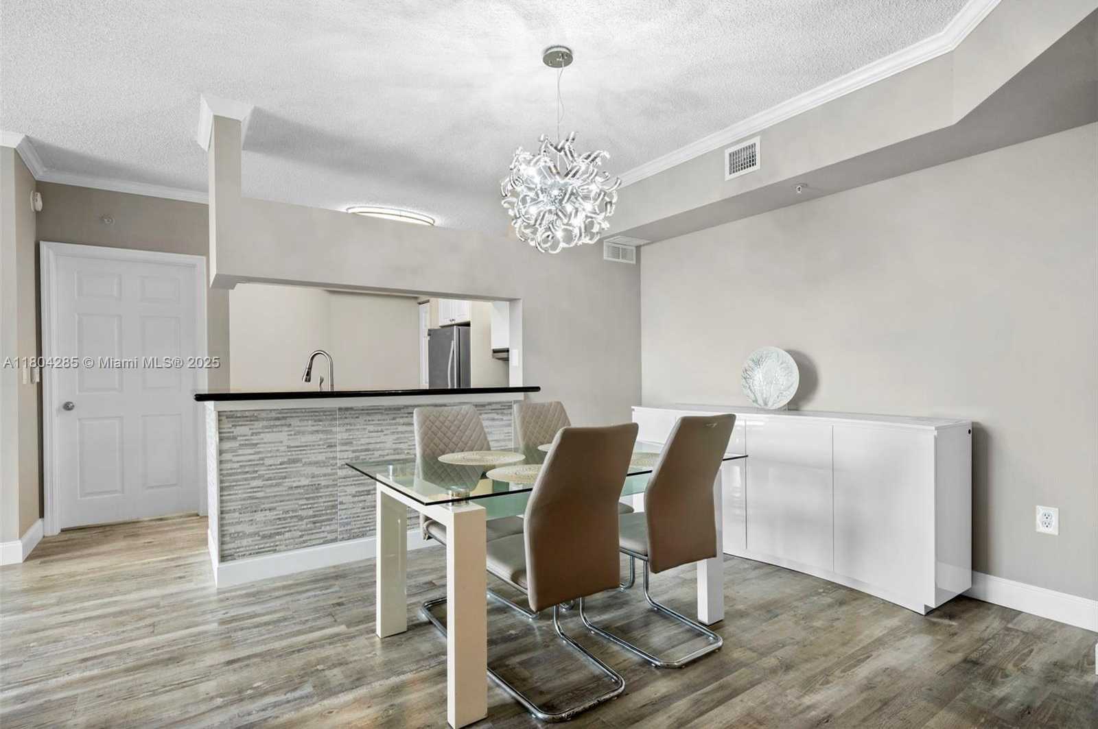 Small Image of 17150 NORTH BAY RD #2913, Sunny Isles Beach Number 3