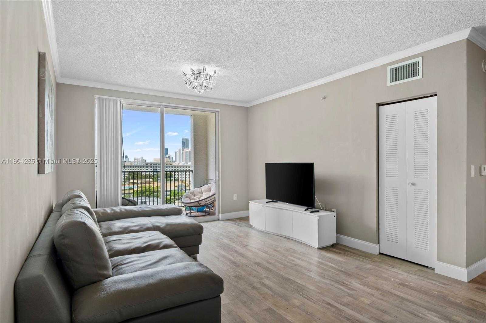 Small Image of 17150 NORTH BAY RD #2913, Sunny Isles Beach Number 6