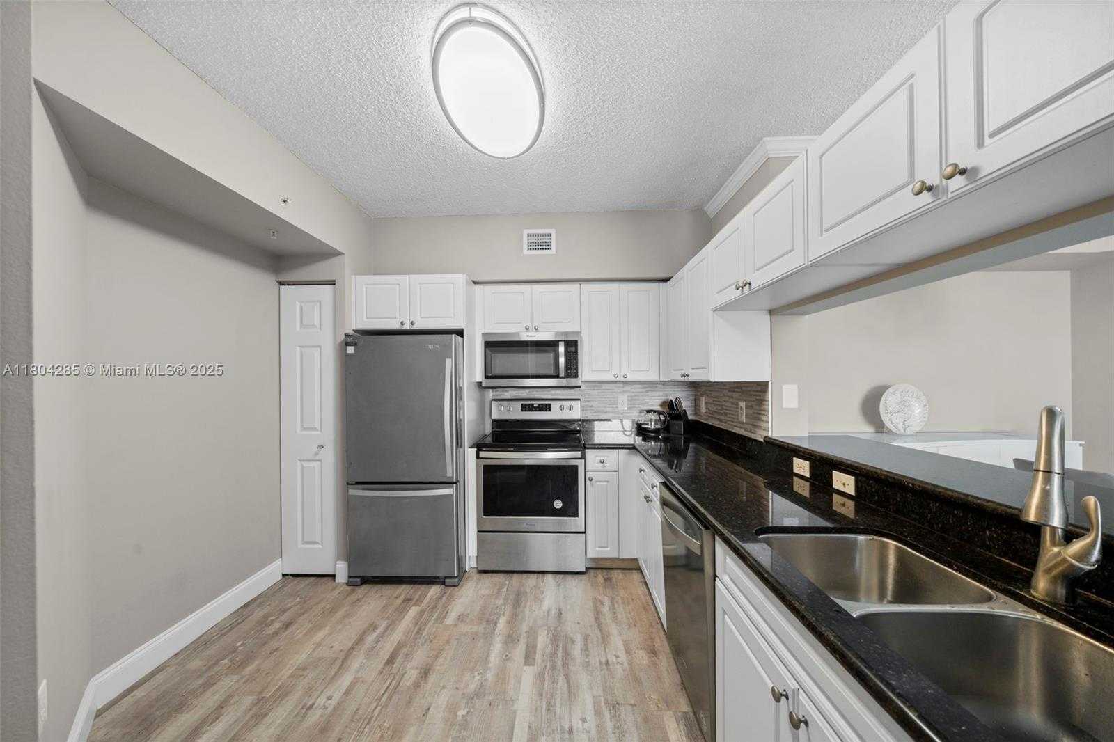 Small Image of 17150 NORTH BAY RD #2913, Sunny Isles Beach Number 8