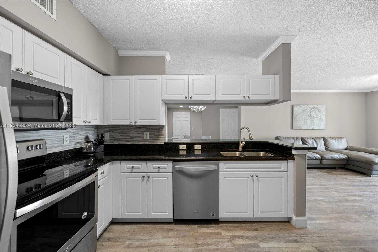 Small Image of 17150 NORTH BAY RD #2913, Sunny Isles Beach Number 9