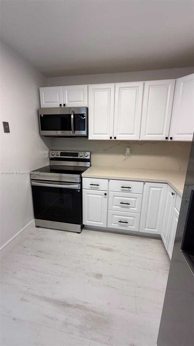 Small Image of 6801 HARDING AVE #412, Miami Beach Number 5