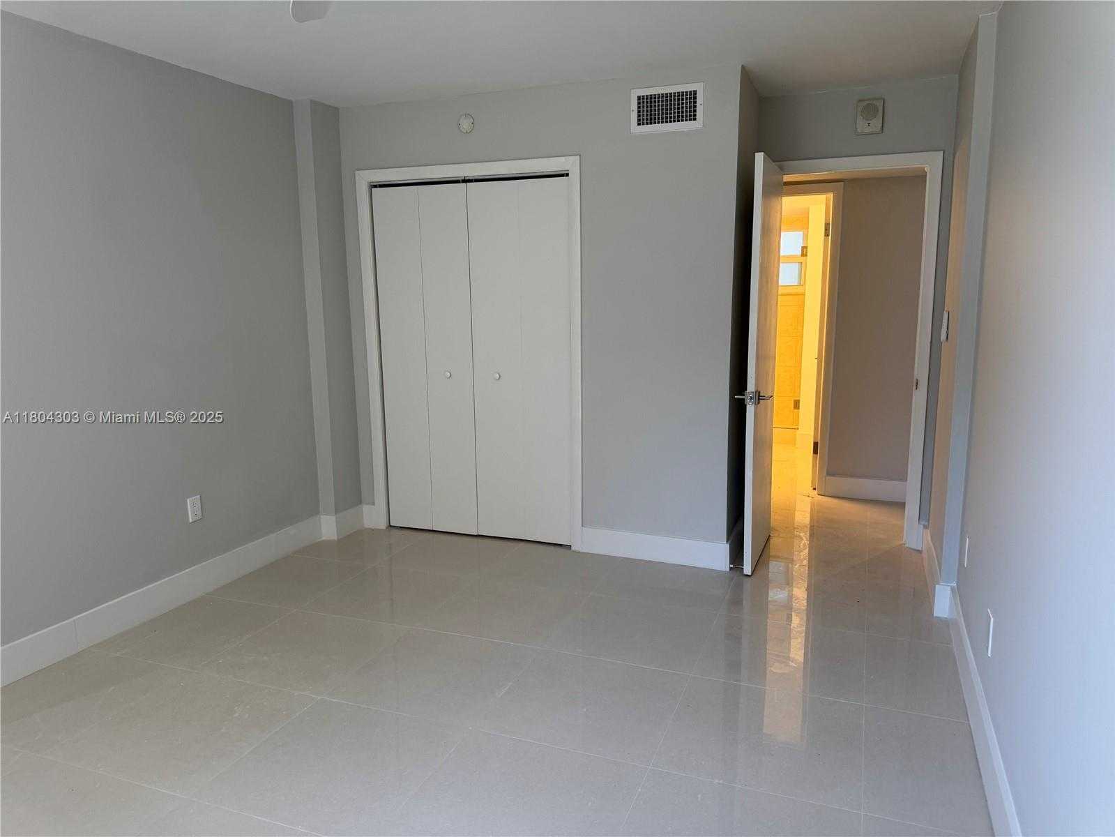 Small Image of 16450 MIAMI DR #106, North Miami Beach Number 10