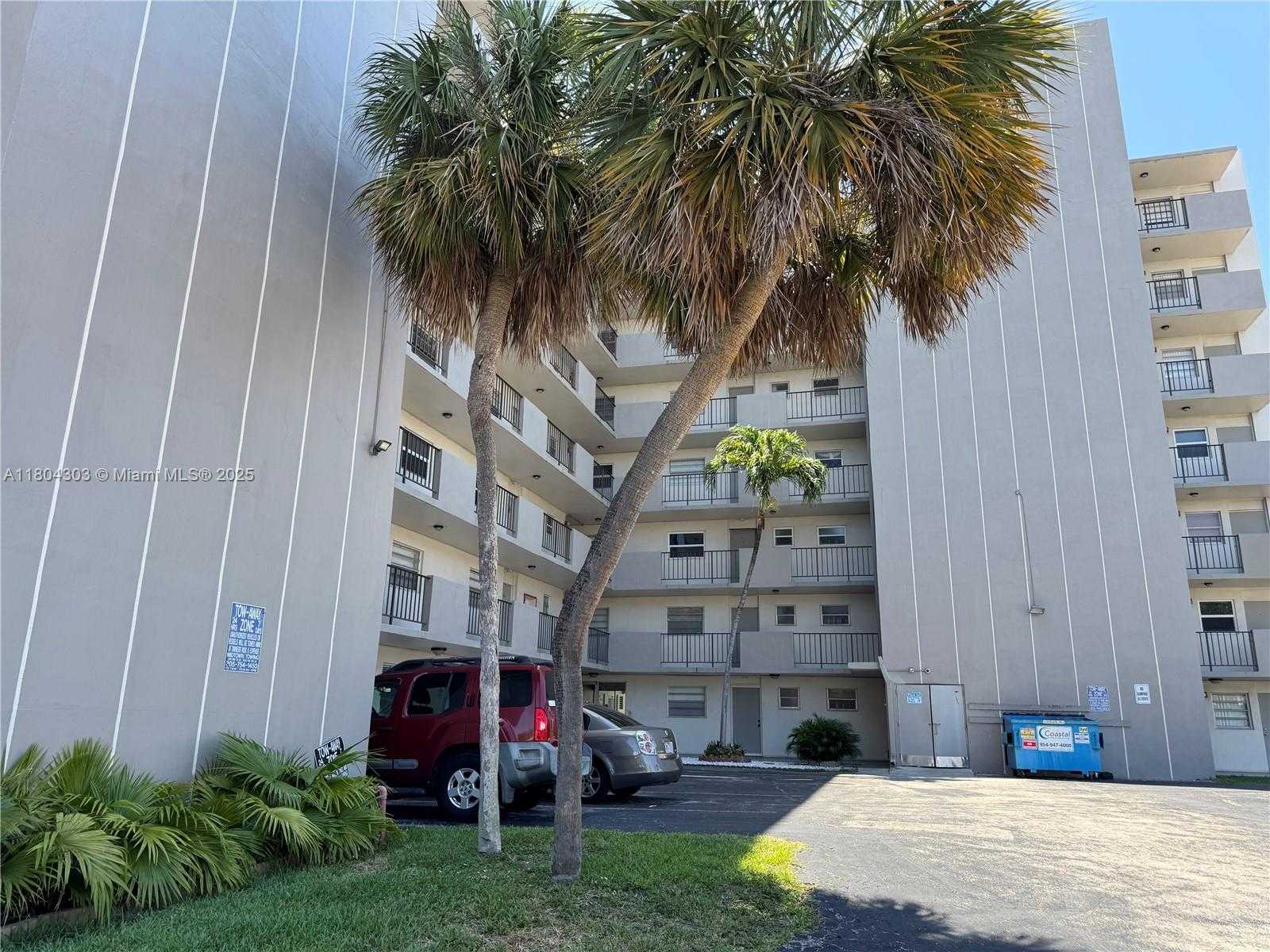 Small Image of 16450 MIAMI DR #106, North Miami Beach Number 13