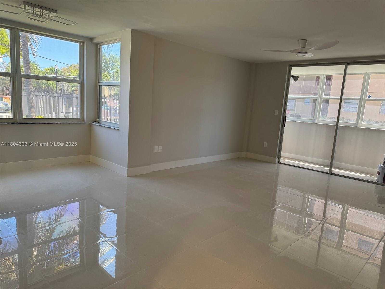 Small Image of 16450 MIAMI DR #106, North Miami Beach Number 2