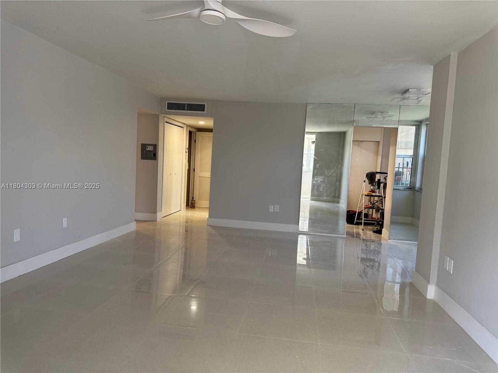Small Image of 16450 MIAMI DR #106, North Miami Beach Number 3