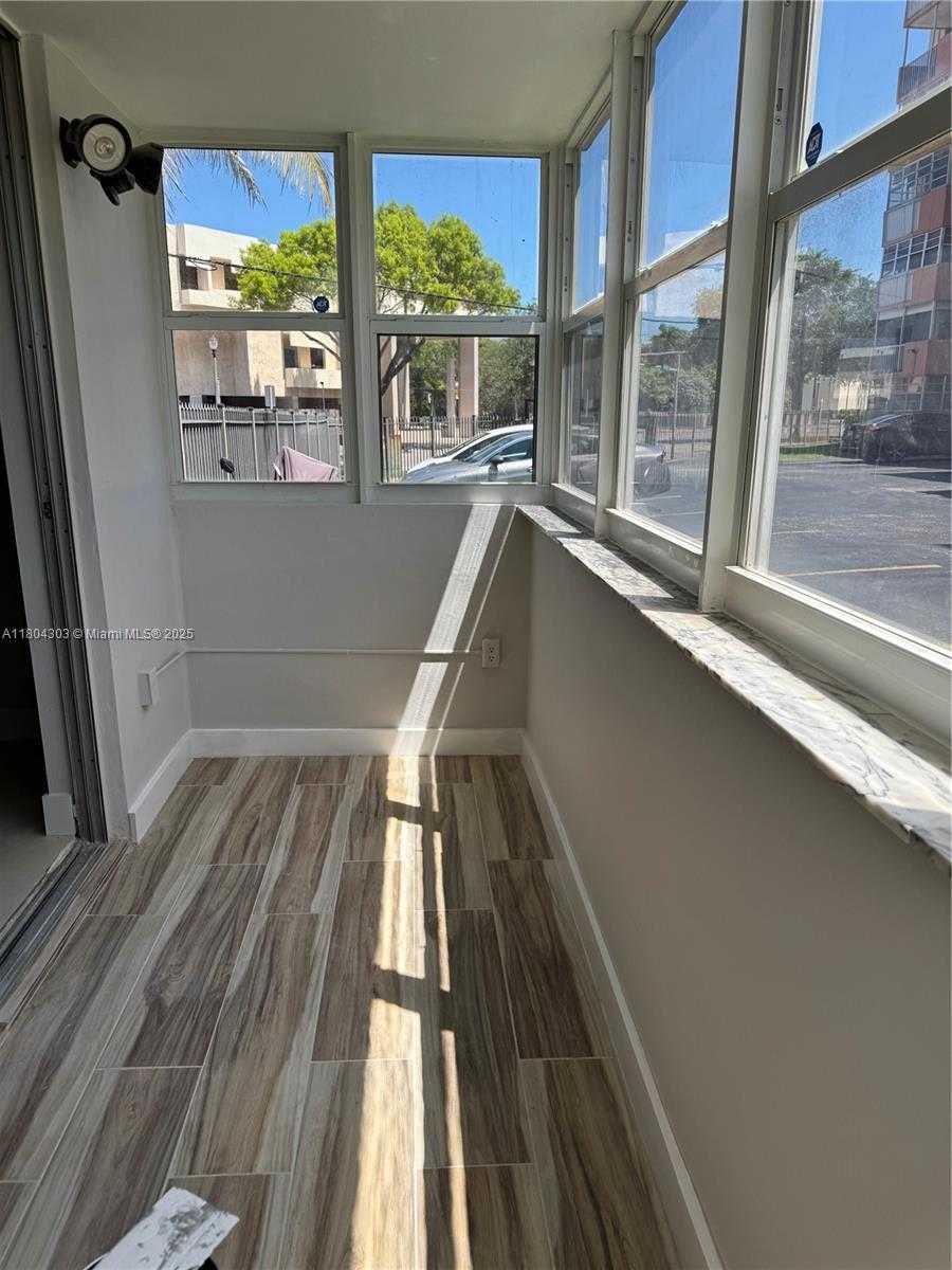Small Image of 16450 MIAMI DR #106, North Miami Beach Number 5