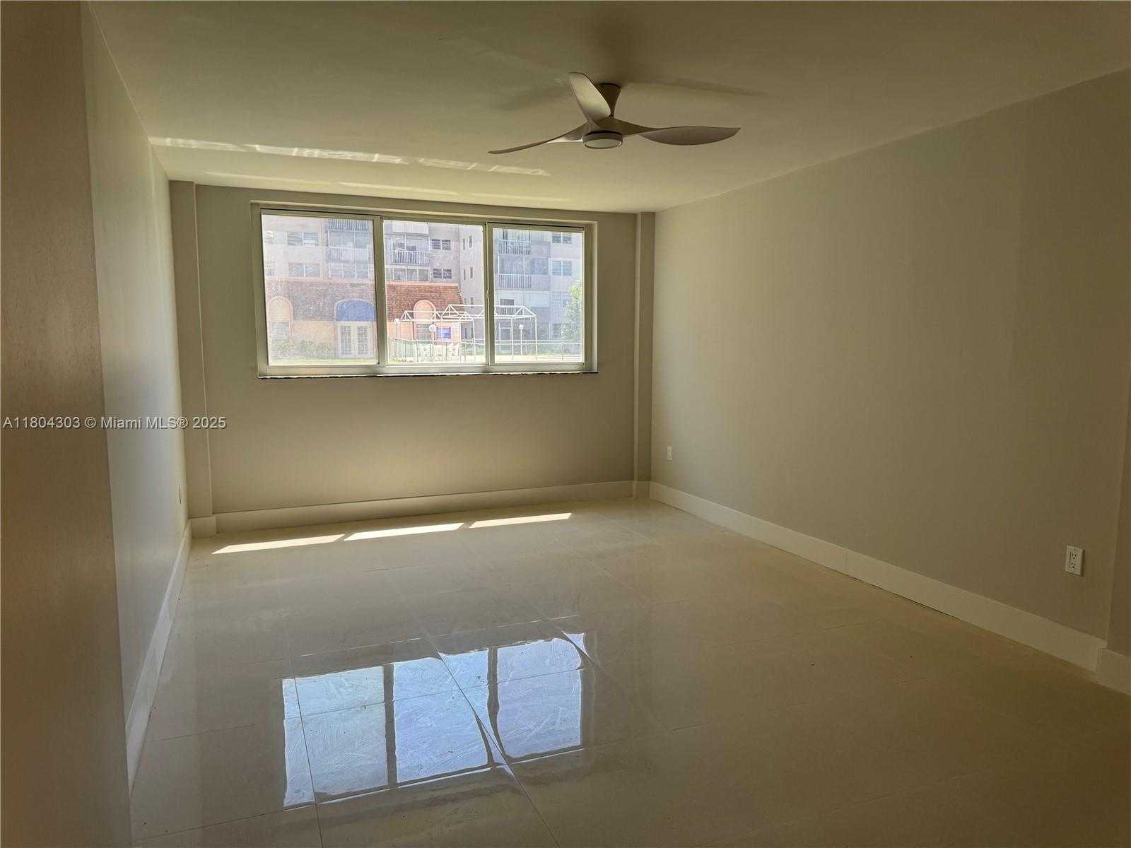 Small Image of 16450 MIAMI DR #106, North Miami Beach Number 6