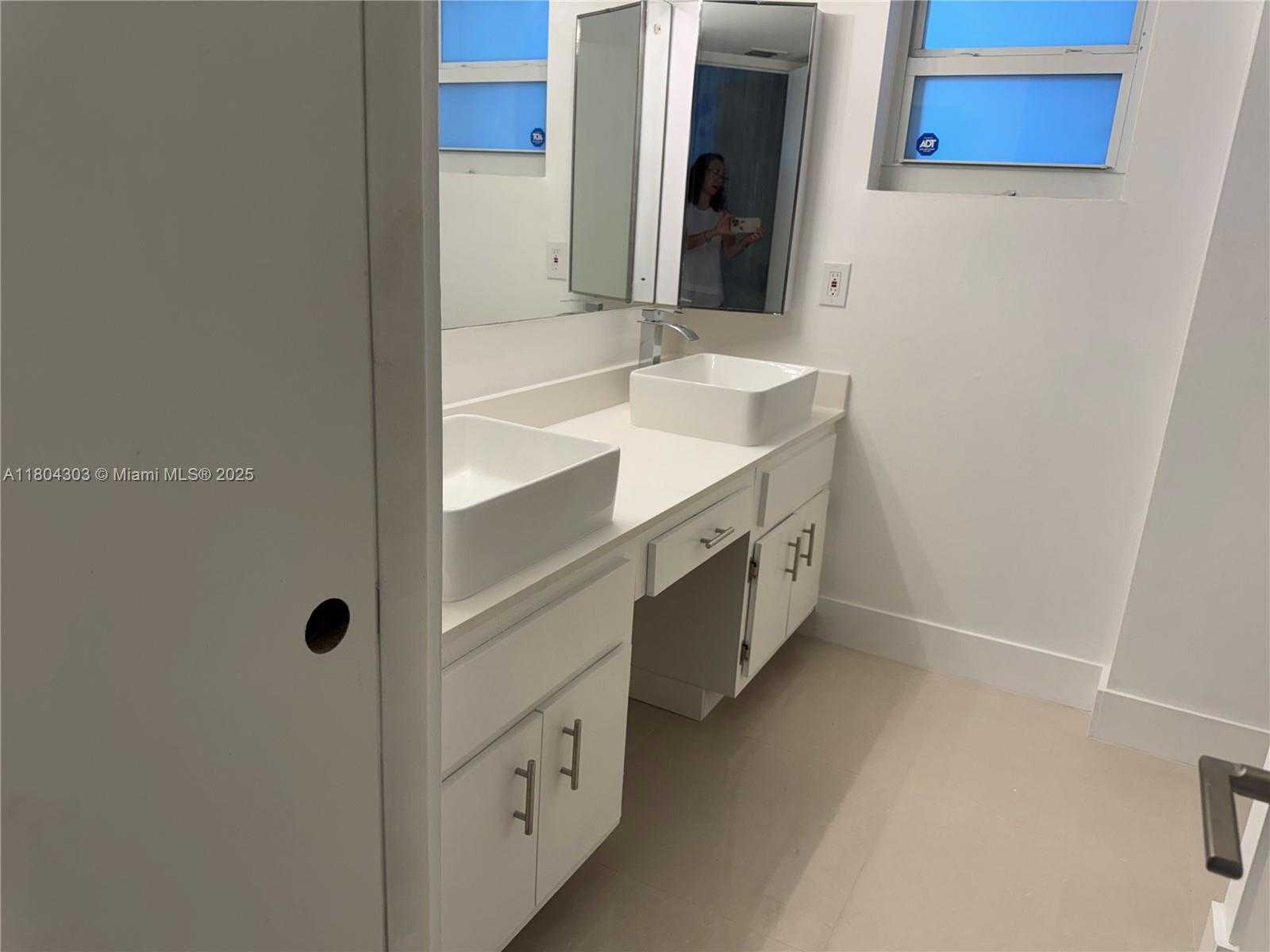 Small Image of 16450 MIAMI DR #106, North Miami Beach Number 7