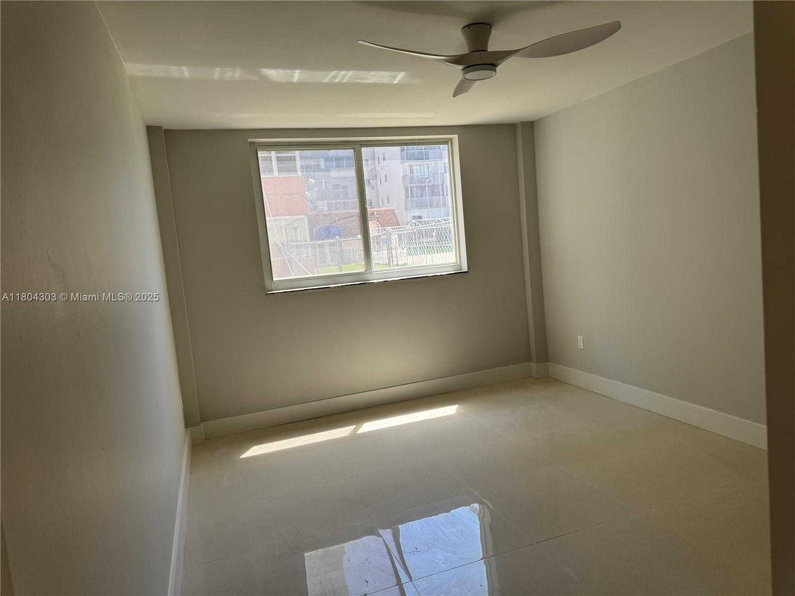 Small Image of 16450 MIAMI DR #106, North Miami Beach Number 9