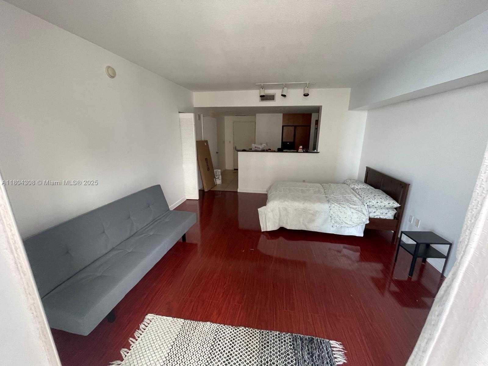 Small Image of 335 SOUTH BISCAYNE BLVD #1606, Miami Number 4