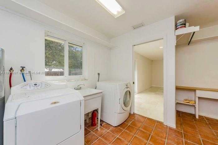 Small Image of 11125 SOUTH WEST 73 CT, Pinecrest Number 13