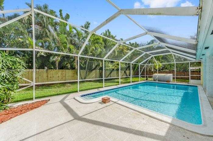 Small Image of 11125 SOUTH WEST 73 CT, Pinecrest Number 15