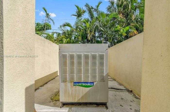 Small Image of 11125 SOUTH WEST 73 CT, Pinecrest Number 18