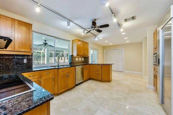 Small Image of 11125 SOUTH WEST 73 CT, Pinecrest Number 4