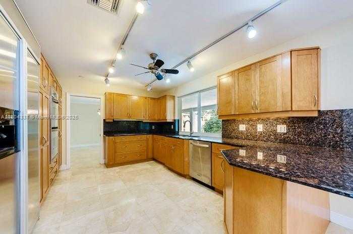 Small Image of 11125 SOUTH WEST 73 CT, Pinecrest Number 5