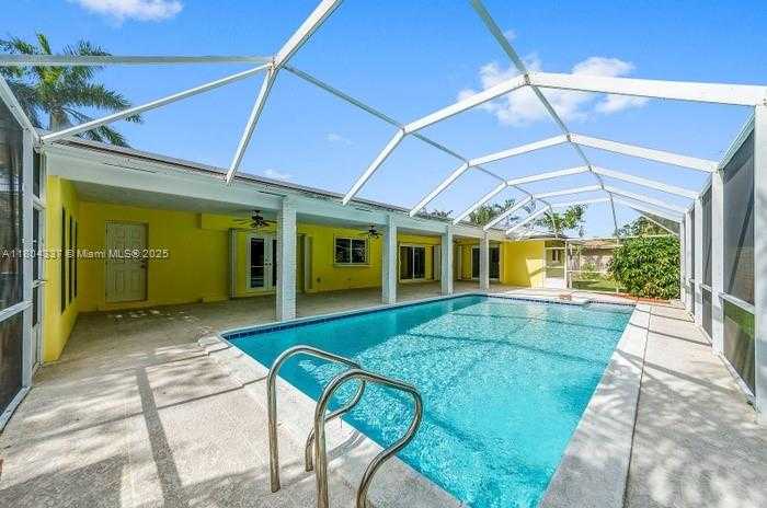 Small Image of 11125 SOUTH WEST 73 CT, Pinecrest Number 8