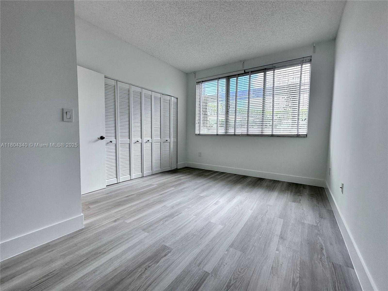 Small Image of 540 BRICKELL KEY DR #302, Miami Number 10