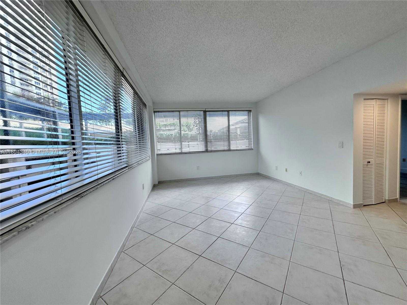 Small Image of 540 BRICKELL KEY DR #302, Miami Number 12