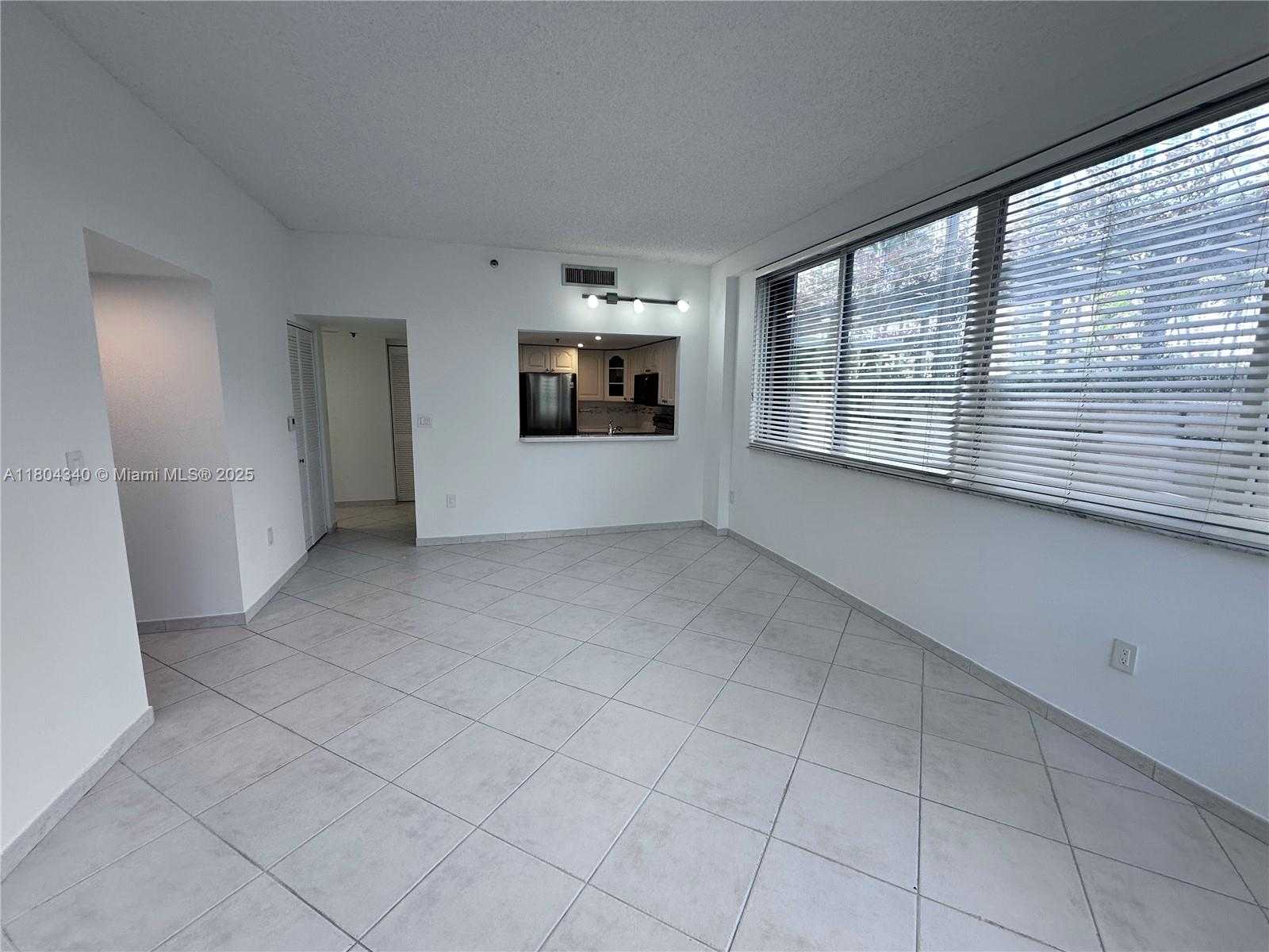 Small Image of 540 BRICKELL KEY DR #302, Miami Number 6