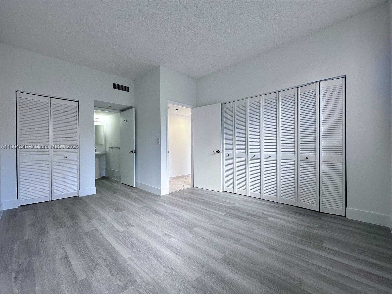 Small Image of 540 BRICKELL KEY DR #302, Miami Number 9