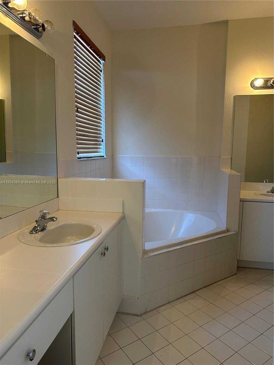 Small Image of 12852 SW 133rd Terrace, Miami, FL 33186, USA Number 18