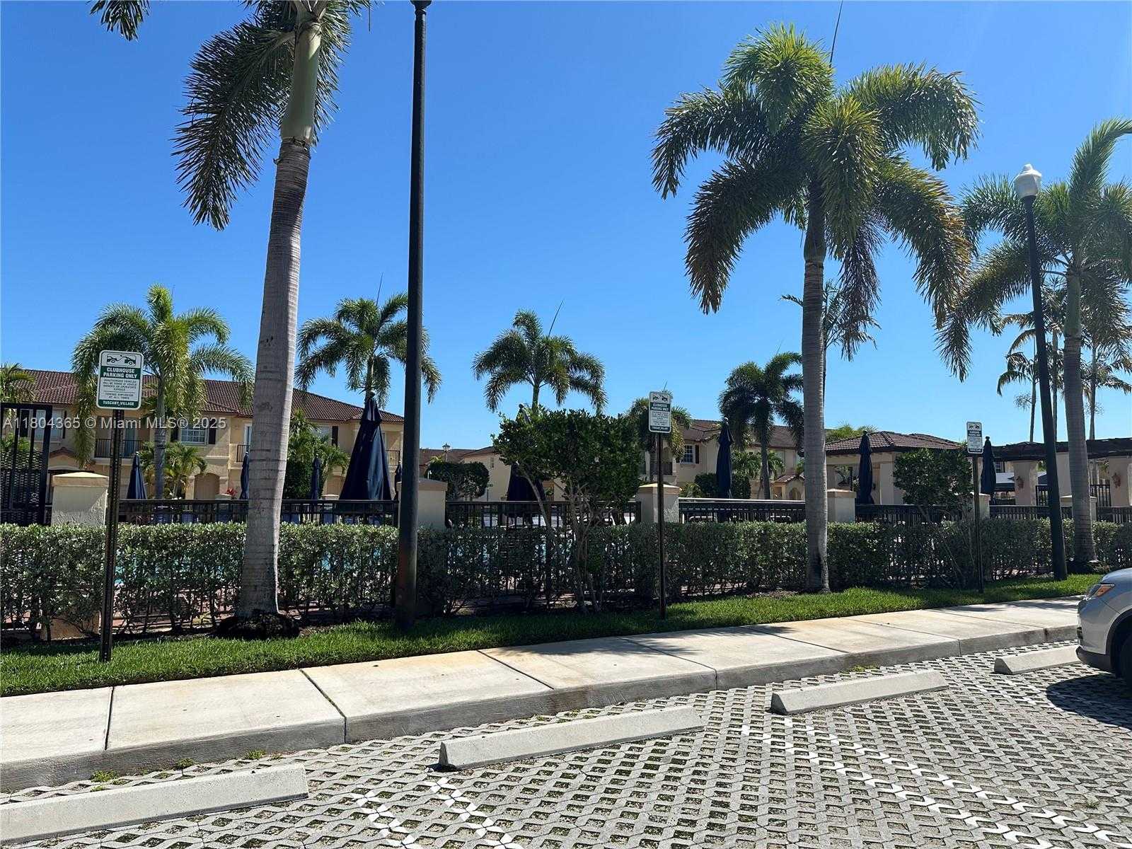 Small Image of 12852 SW 133rd Terrace, Miami, FL 33186, USA Number 23