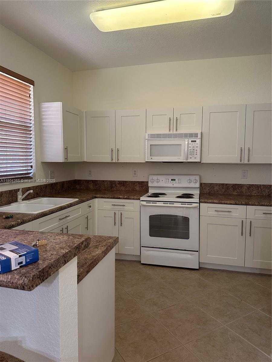 Small Image of 12852 SW 133rd Terrace, Miami, FL 33186, USA Number 6